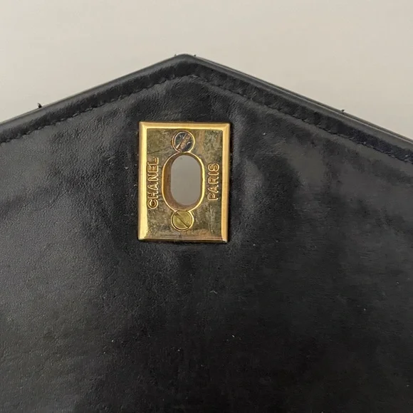 Vintage CHANEL Black Quilted lambskin Crossbody - Picture 8 of 16